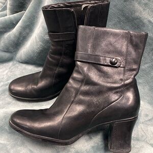 Clarks black leather ankle boots - excellent condition size 8.5
